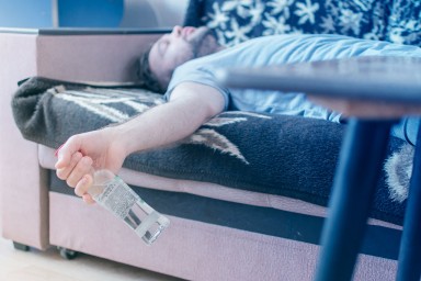 Вывод из запоя в Омутинском